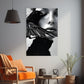 Mädchen und Rabe Wandbild Schwarz-Weiß